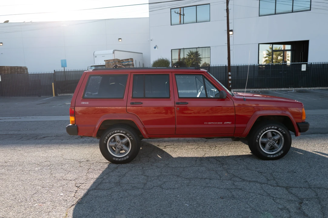1996 Jeep XJ Cherokee - Image 19 of 31