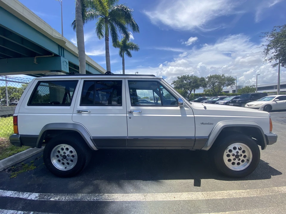 1996 Jeep XJ Cherokee - Image 8 of 31