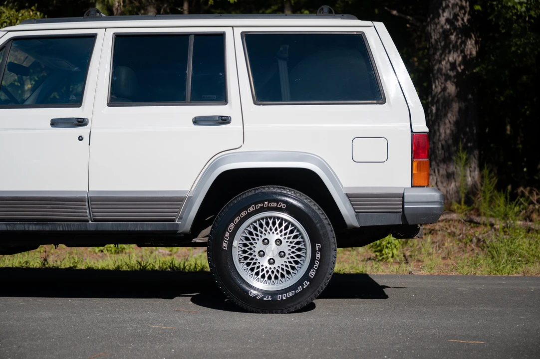 1996 Jeep XJ Cherokee - Image 13 of 31