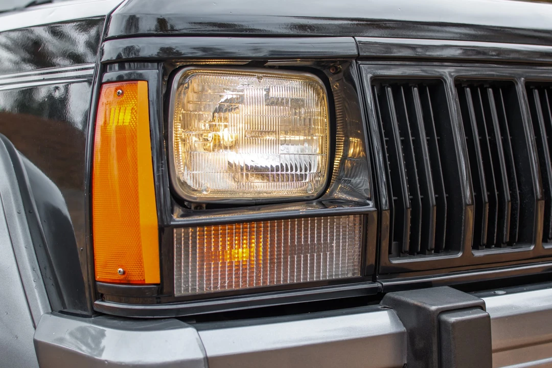 1996 Jeep XJ Cherokee - Image 13 of 31