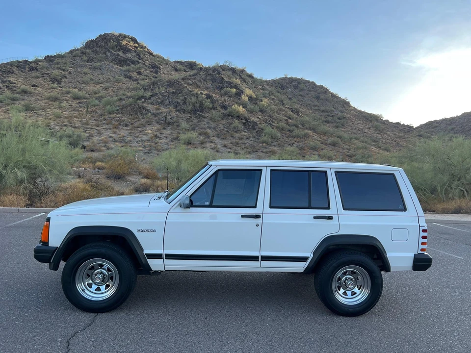 1996 Jeep XJ Cherokee - Image 8 of 31