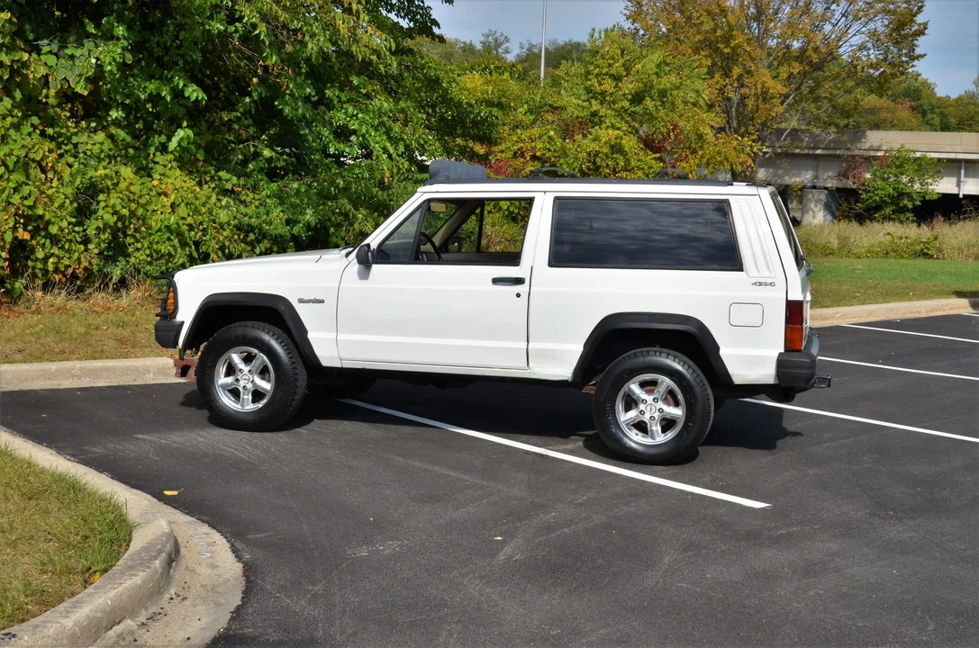 1996 Jeep XJ Cherokee - Image 10 of 31
