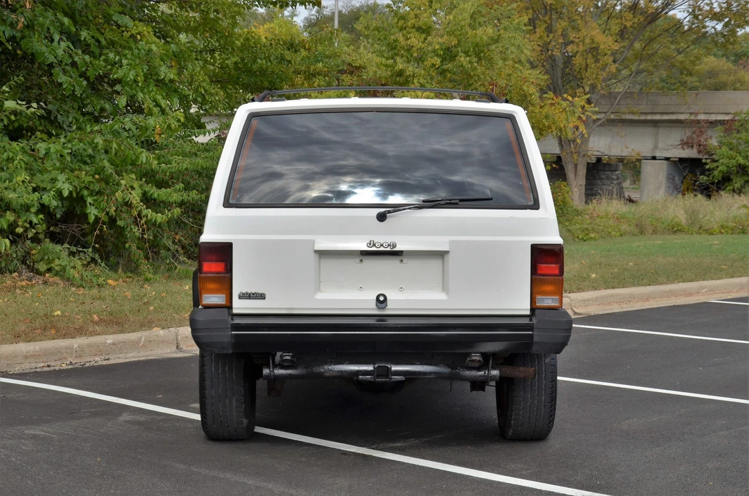 1996 Jeep XJ Cherokee - Image 14 of 31