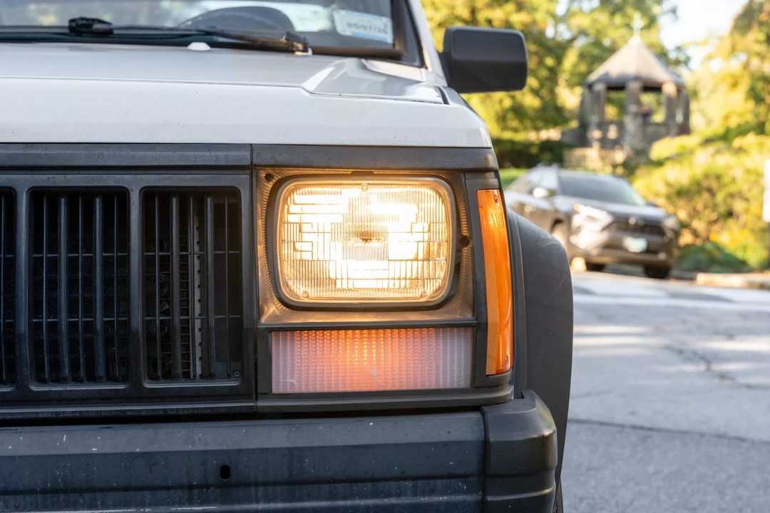 1996 Jeep XJ Cherokee - Image 15 of 31