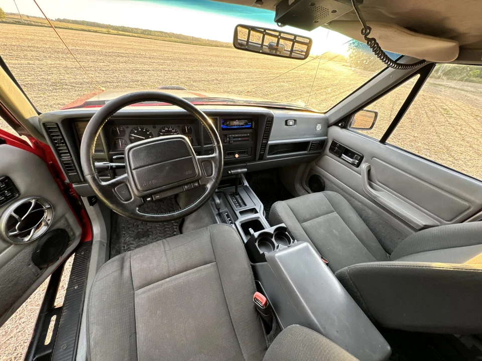 1996 Jeep XJ Cherokee - Image 24 of 31