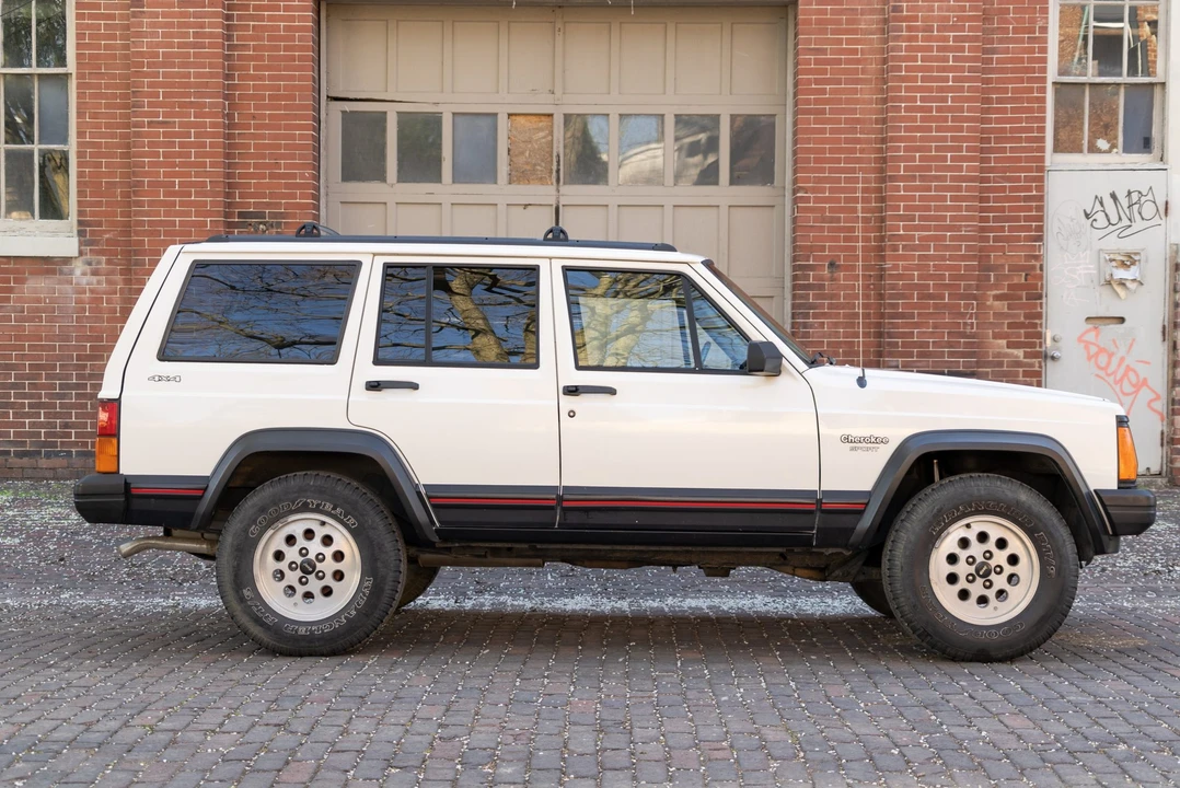 1996 Jeep XJ Cherokee - Image 8 of 31