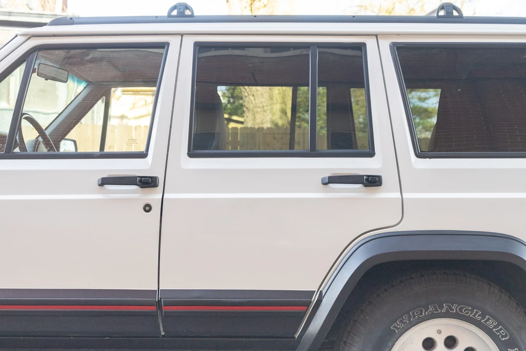 1996 Jeep XJ Cherokee - Image 30 of 31