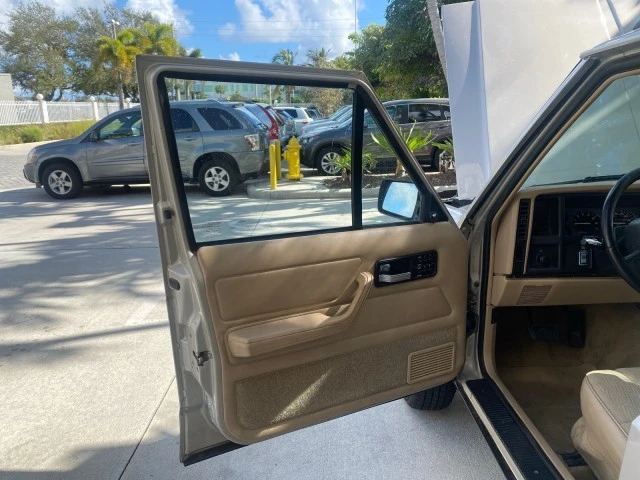 1996 Jeep Cherokee - Image 10 of 22