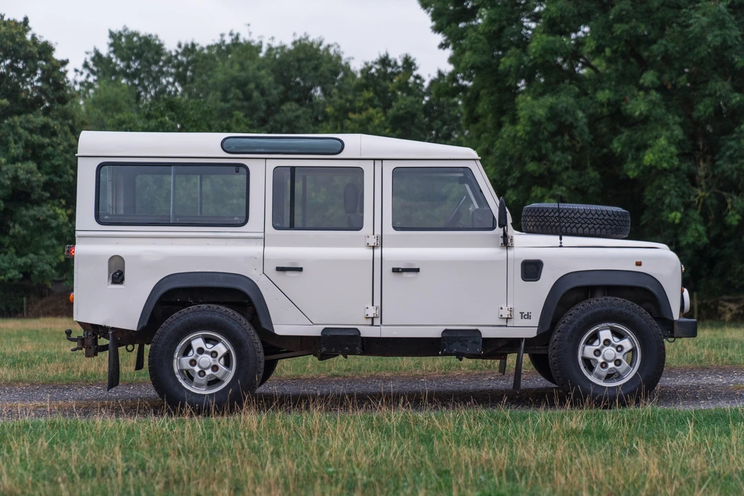 1996 Land Rover Defender 110 - Image 5 of 31