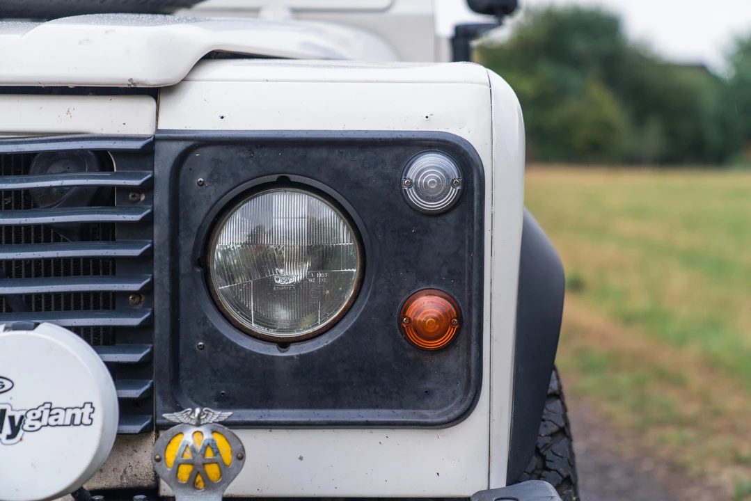 1996 Land Rover Defender 110 - Image 19 of 31