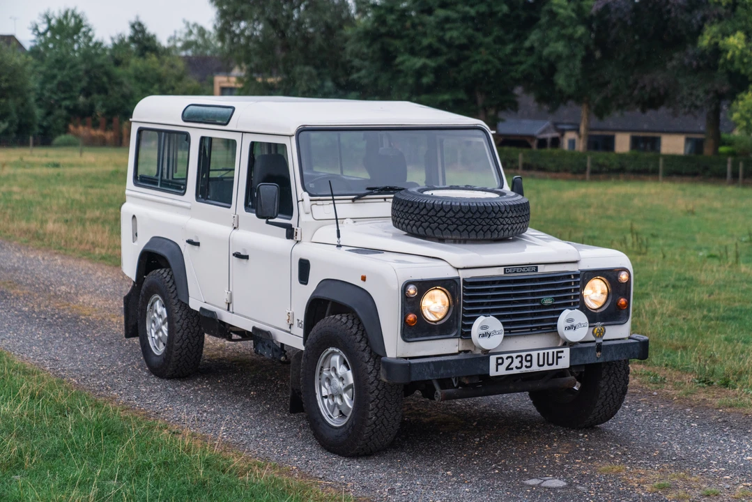 1996 Land Rover Defender 110 - Image 4 of 31