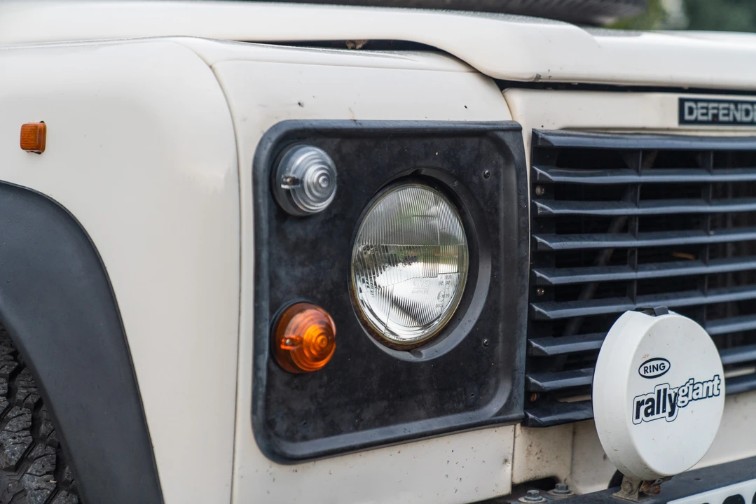 1996 Land Rover Defender 110 - Image 24 of 31