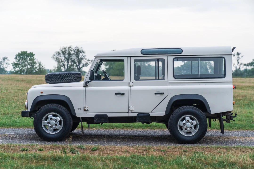 1996 Land Rover Defender 110 - Image 17 of 31