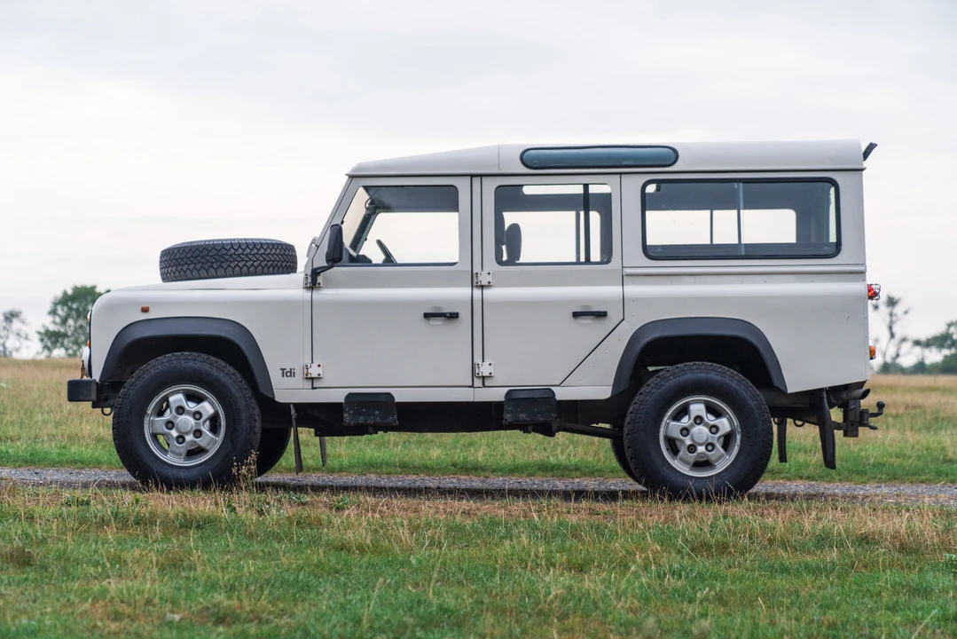 1996 Land Rover Defender 110 - Image 9 of 31