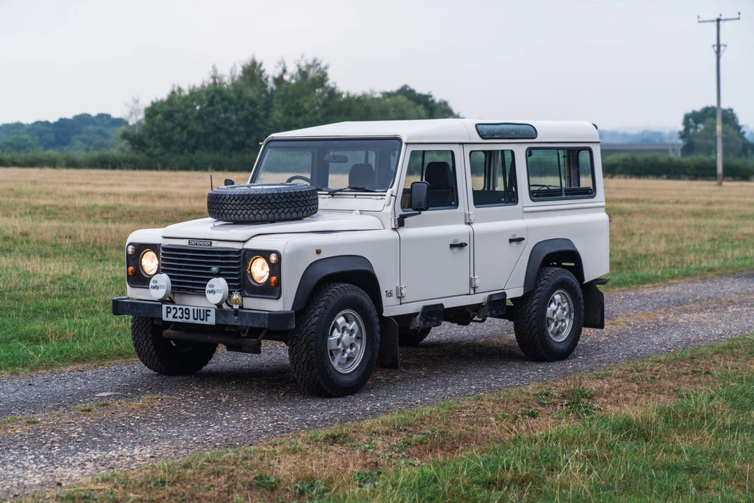 1996 Land Rover Defender 110 - Image 10 of 31