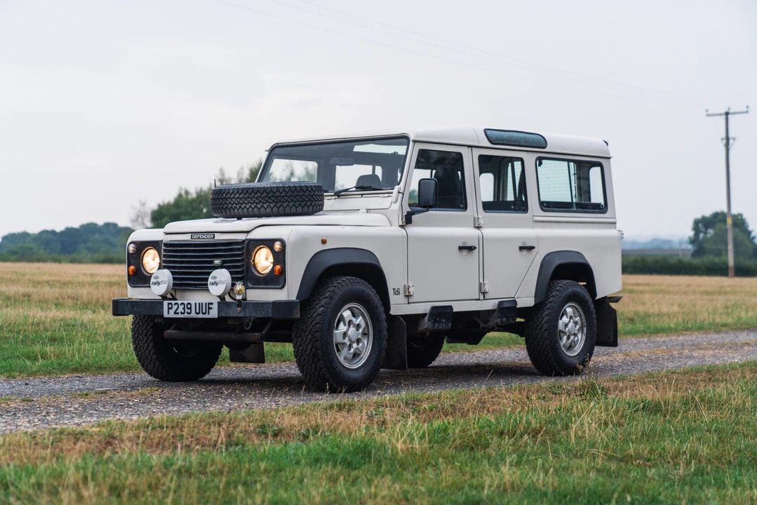 1996 Land Rover Defender 110 - Image 18 of 31