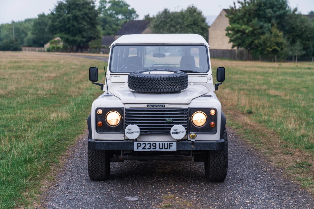 1996 Land Rover Defender 110 - Image 11 of 31
