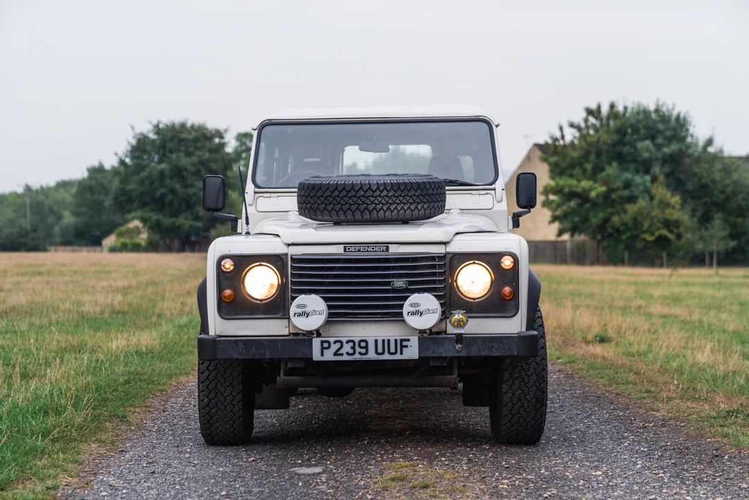 1996 Land Rover Defender 110 - Image 3 of 31