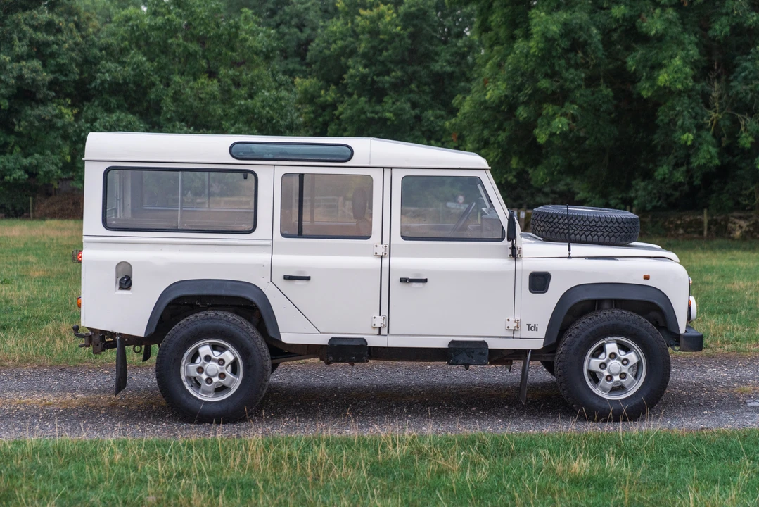 1996 Land Rover Defender 110 - Image 13 of 31