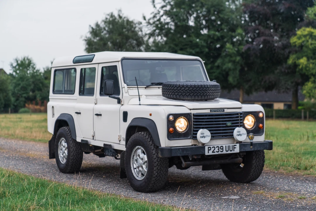 1996 Land Rover Defender 110 - Image 2 of 31