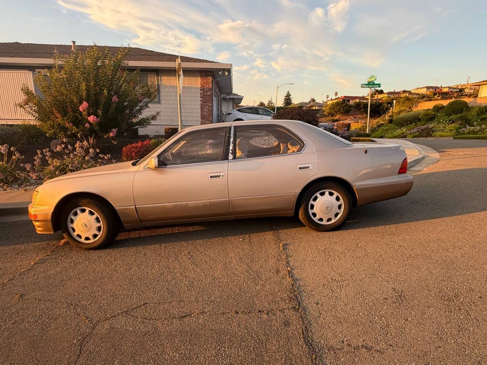 1996 Lexus LS 2nd Gen - Image 2 of 5