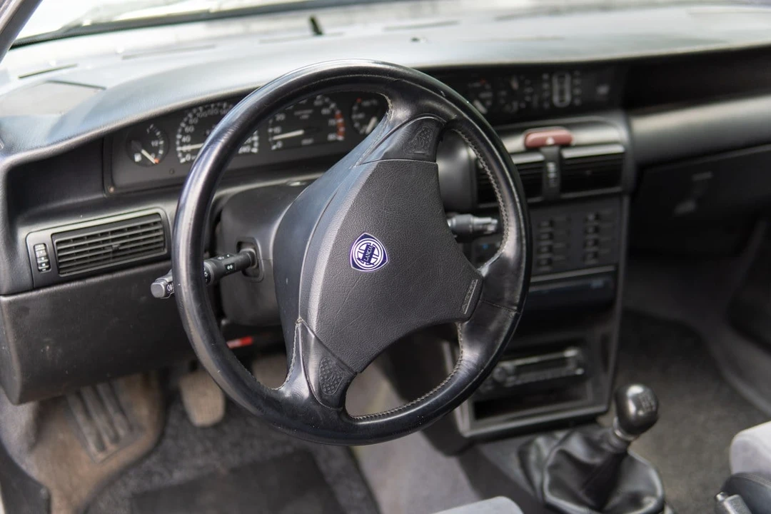 1996 Lancia Delta 2nd Gen - Image 26 of 30