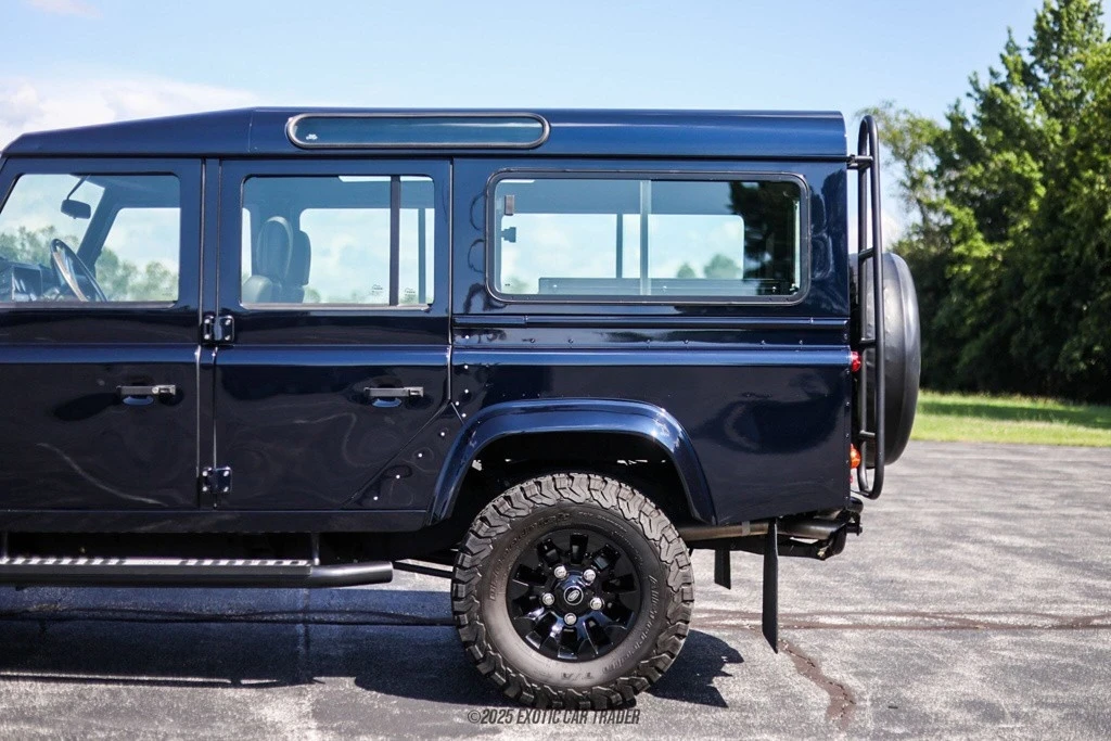 1996 Land Rover Defender 110 - Image 5 of 12
