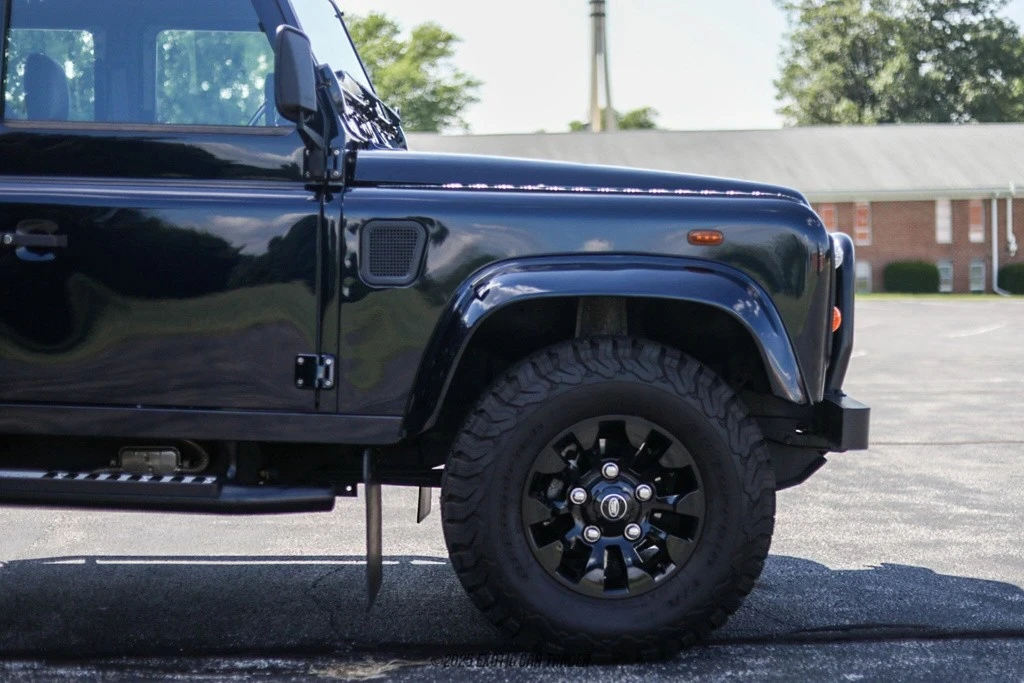 1996 Land Rover Defender 110 - Image 11 of 12