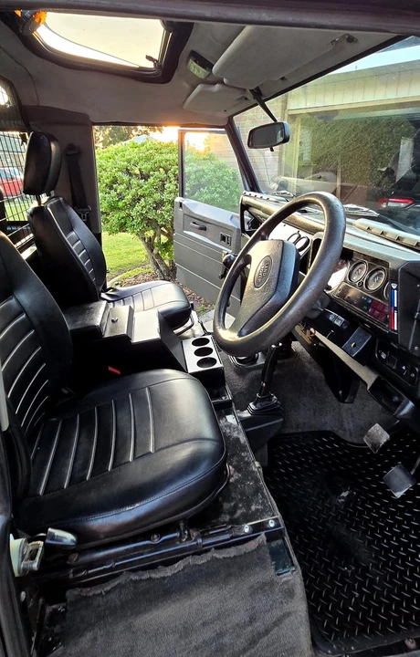 1996 Land Rover Defender - Image 6 of 10