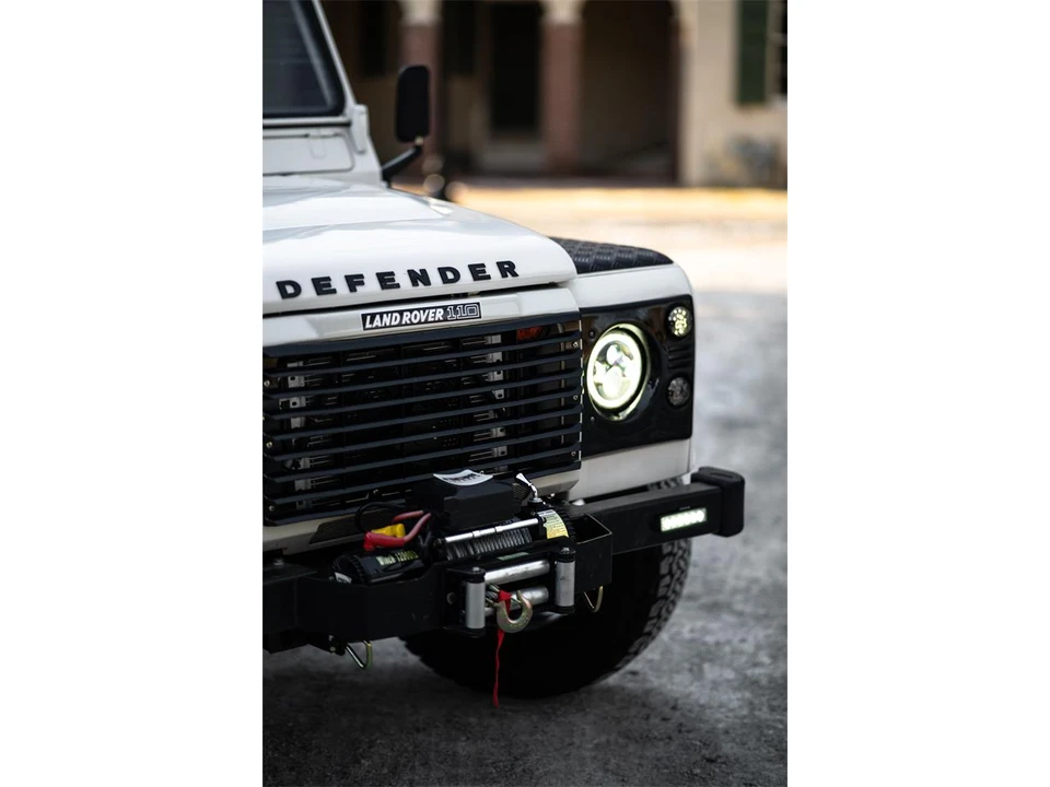1996 Land Rover Defender 110 - Image 11 of 31