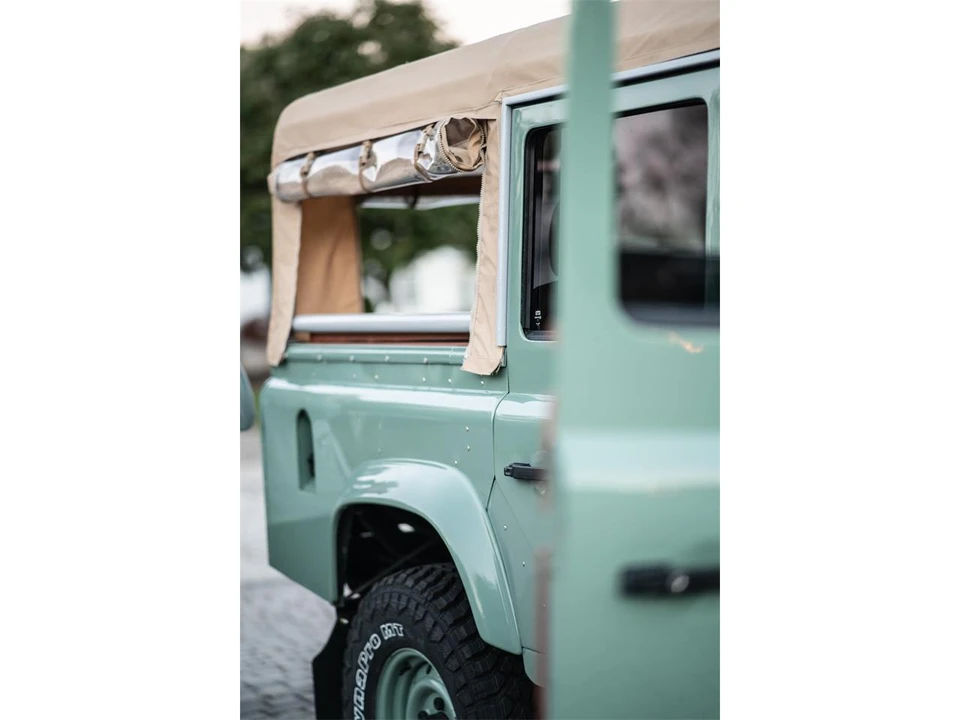 1996 Land Rover Defender 110 - Image 6 of 16