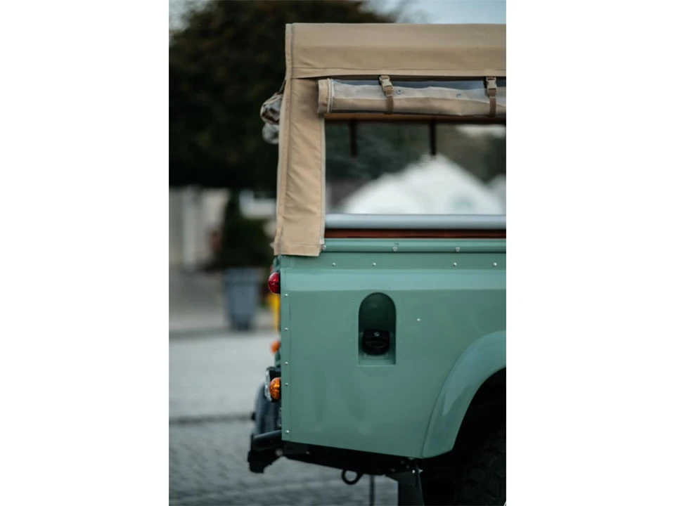 1996 Land Rover Defender 110 - Image 9 of 16