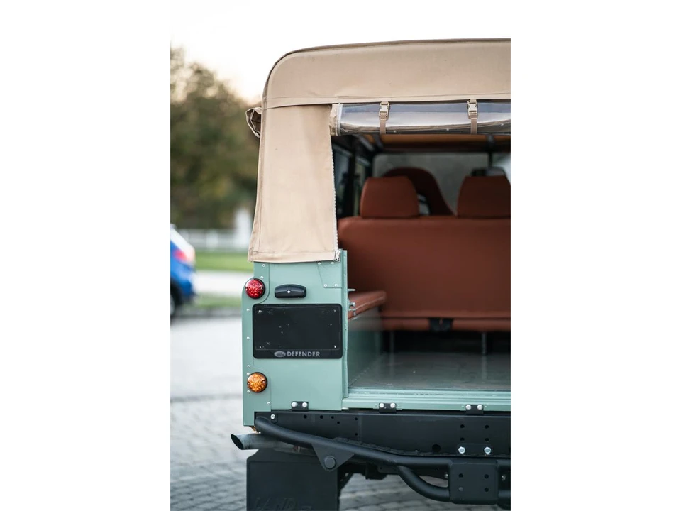 1996 Land Rover Defender 110 - Image 10 of 16