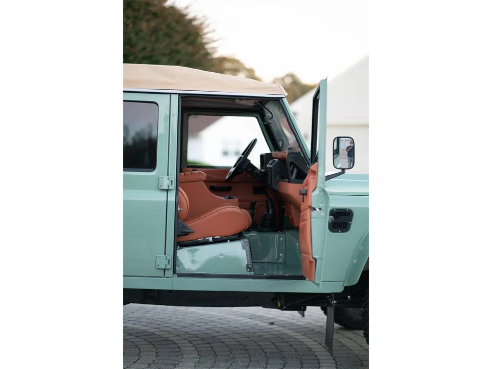 1996 Land Rover Defender 110 - Image 11 of 16