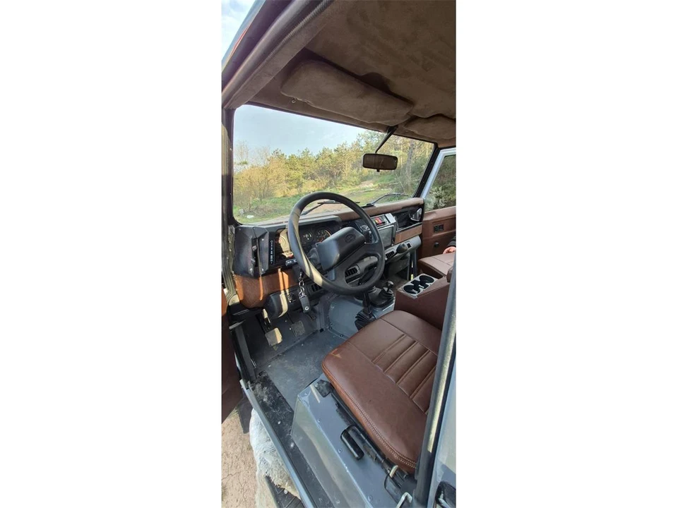 1996 Land Rover Defender 110 - Image 30 of 31