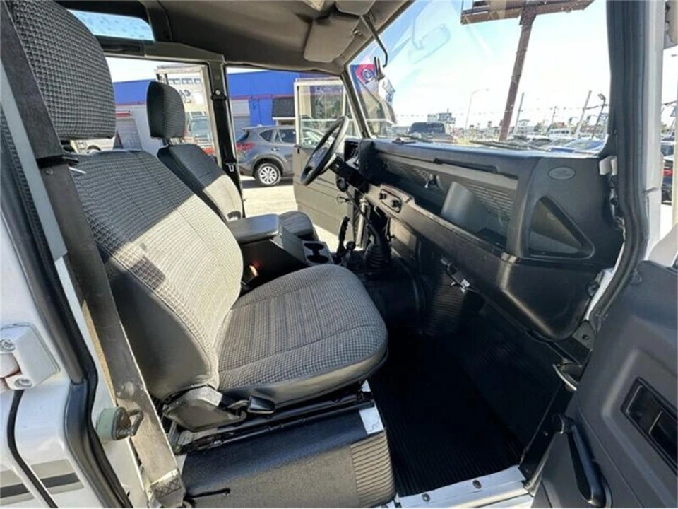 1996 Land Rover Defender 110 - Image 4 of 30