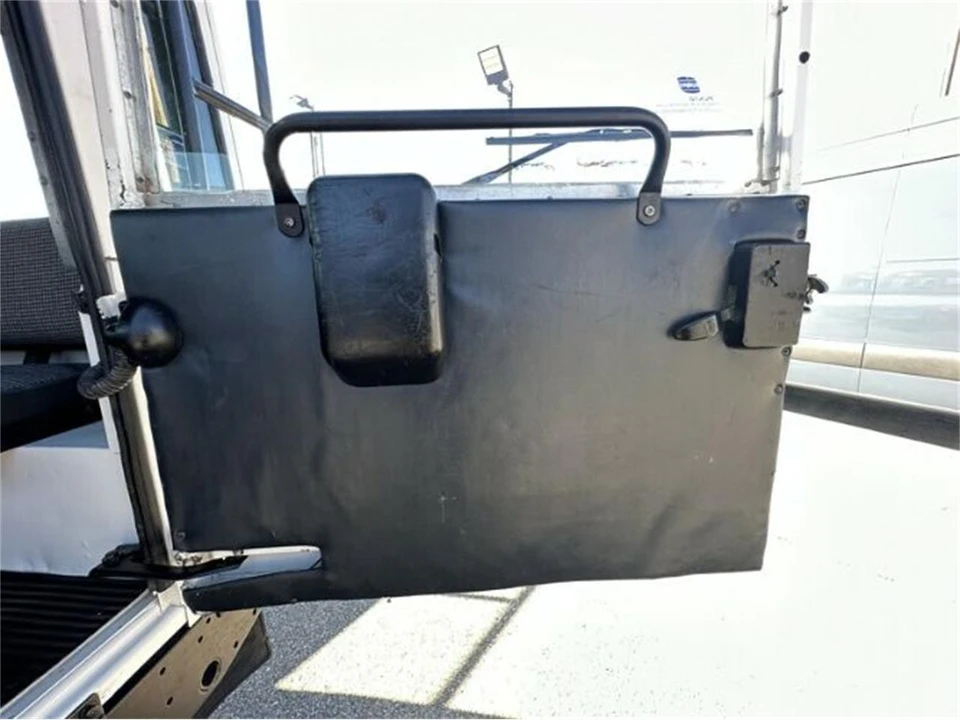 1996 Land Rover Defender 110 - Image 6 of 30