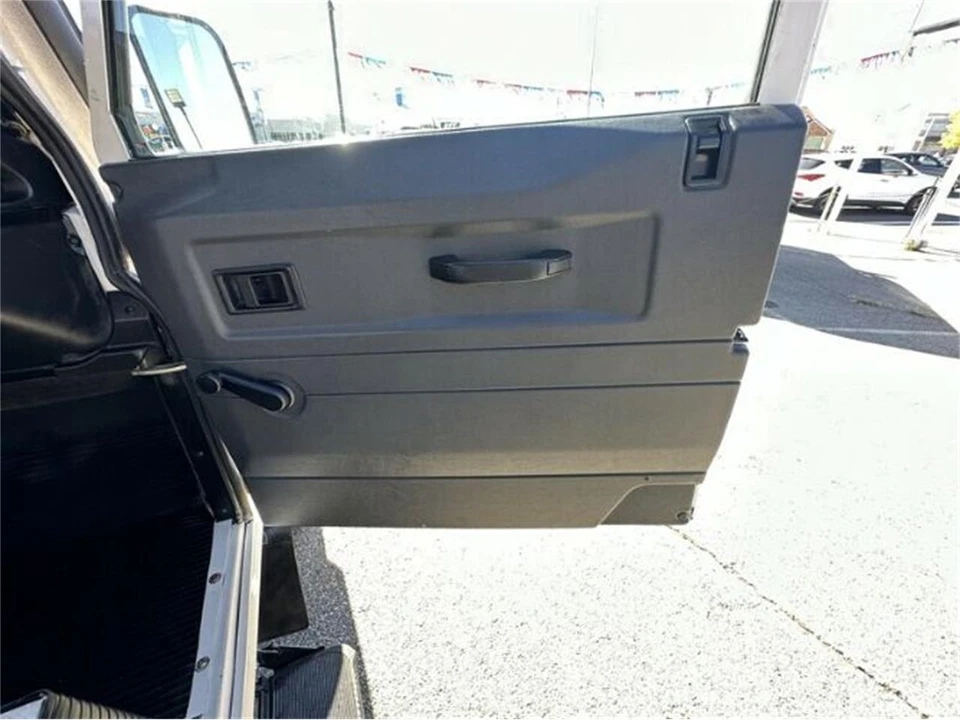 1996 Land Rover Defender 110 - Image 2 of 30
