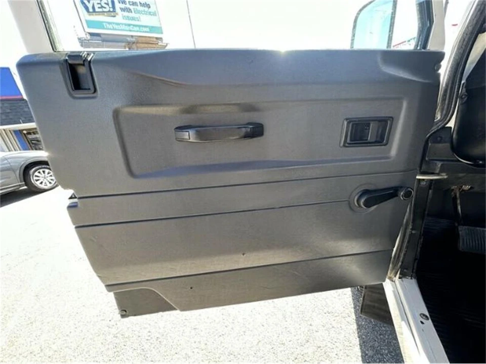 1996 Land Rover Defender 110 - Image 16 of 30