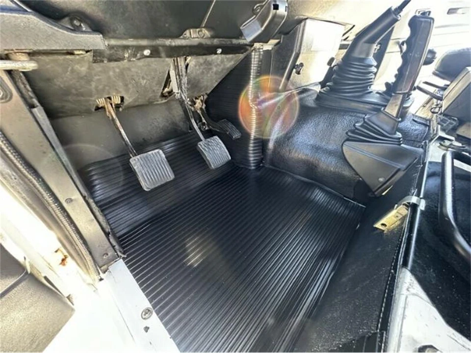 1996 Land Rover Defender 110 - Image 18 of 30