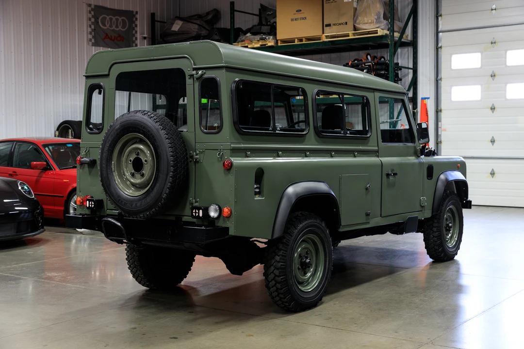 1996 Land Rover Defender 110 - Image 9 of 31