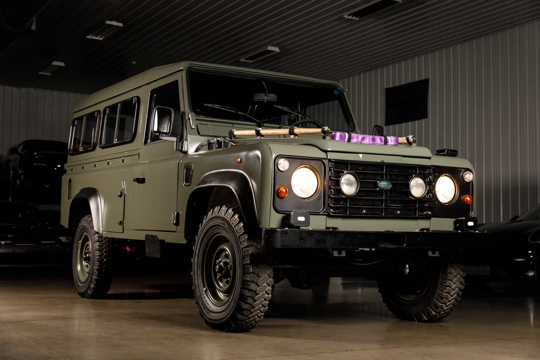 1996 Land Rover Defender 110 - Image 16 of 31