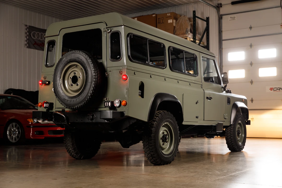 1996 Land Rover Defender 110 - Image 17 of 31