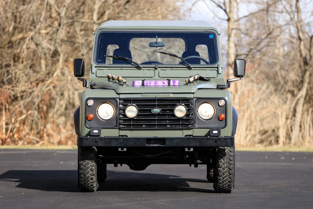 1996 Land Rover Defender 110 - Image 2 of 31