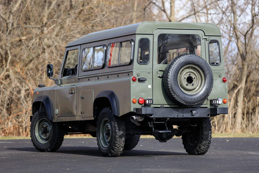 1996 Land Rover Defender 110 - Image 6 of 31