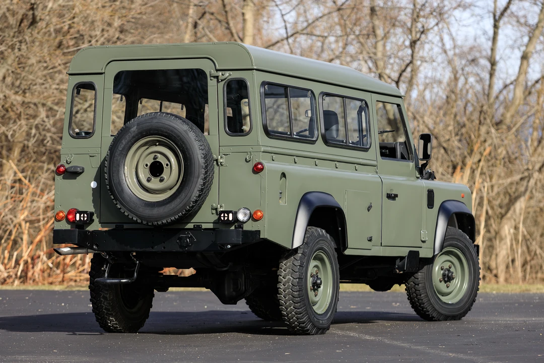 1996 Land Rover Defender 110 - Image 4 of 31