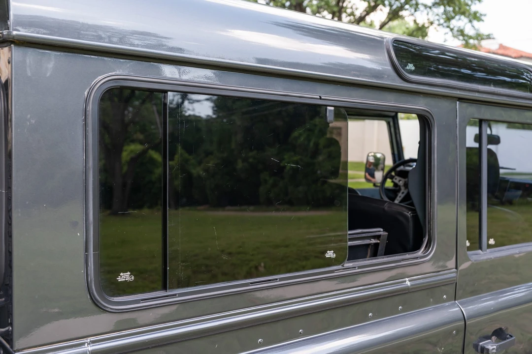 1996 Land Rover Defender 110 - Image 21 of 31