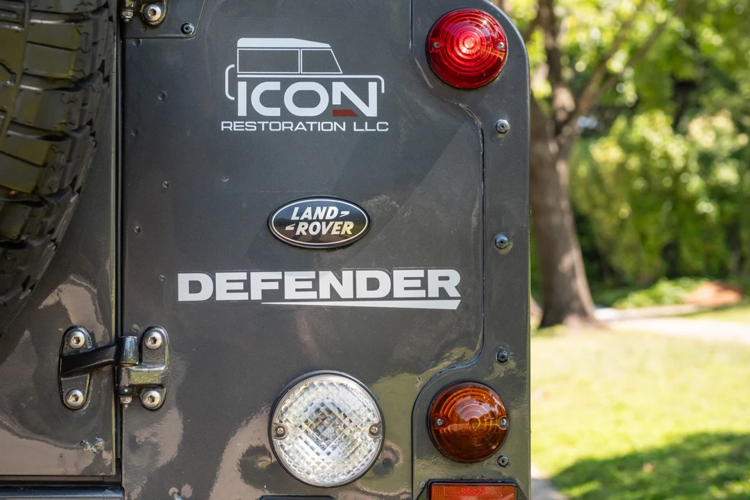 1996 Land Rover Defender 110 - Image 18 of 31