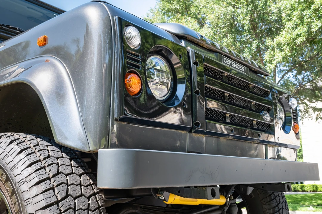 1996 Land Rover Defender 110 - Image 10 of 31