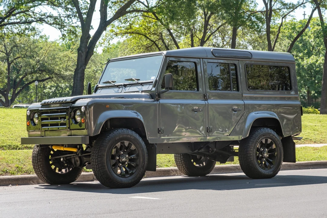 1996 Land Rover Defender 110 - Image 4 of 31